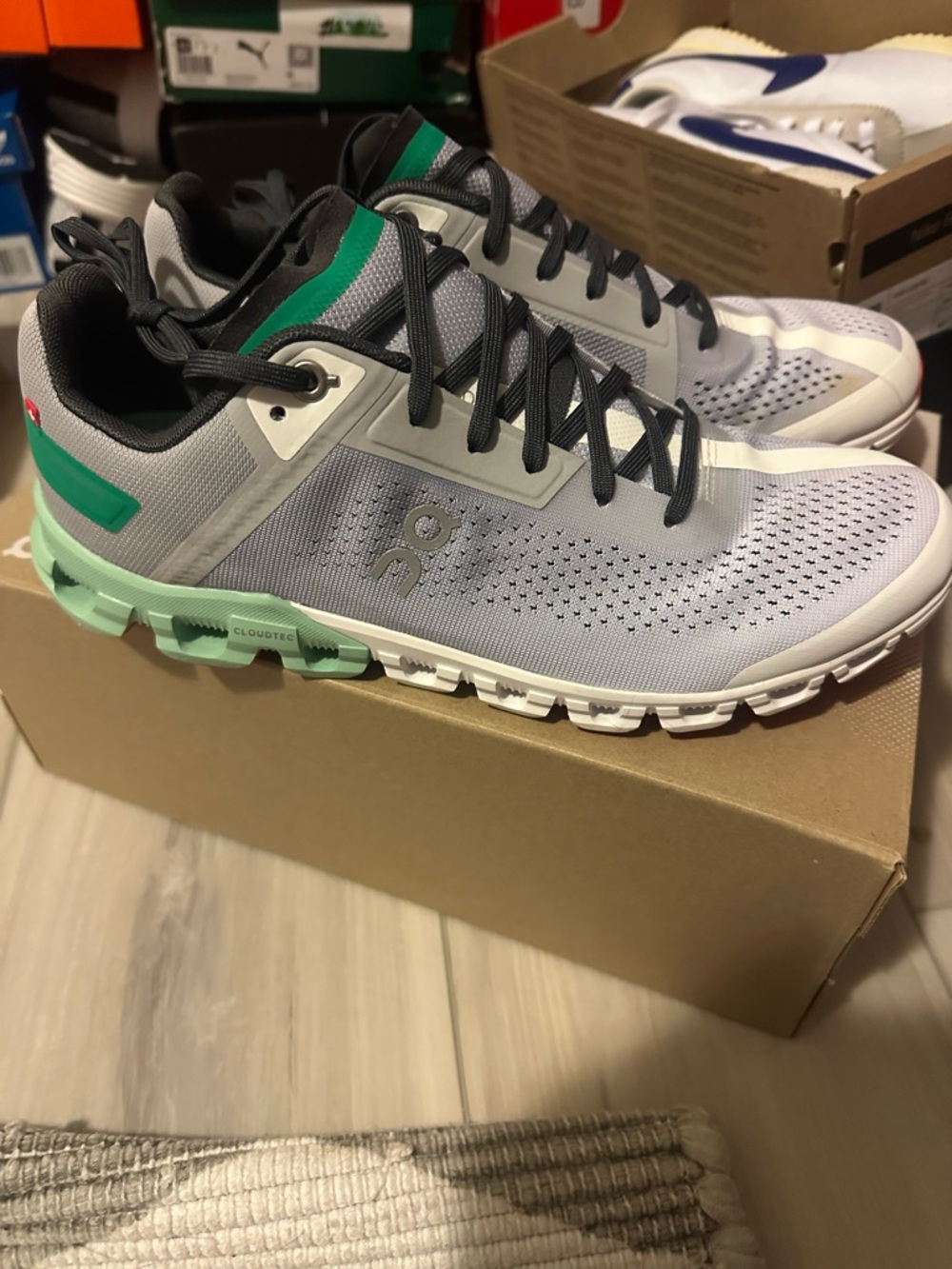On Running Men's/Womens Grey and Mint Cloudflow Running Sneakers